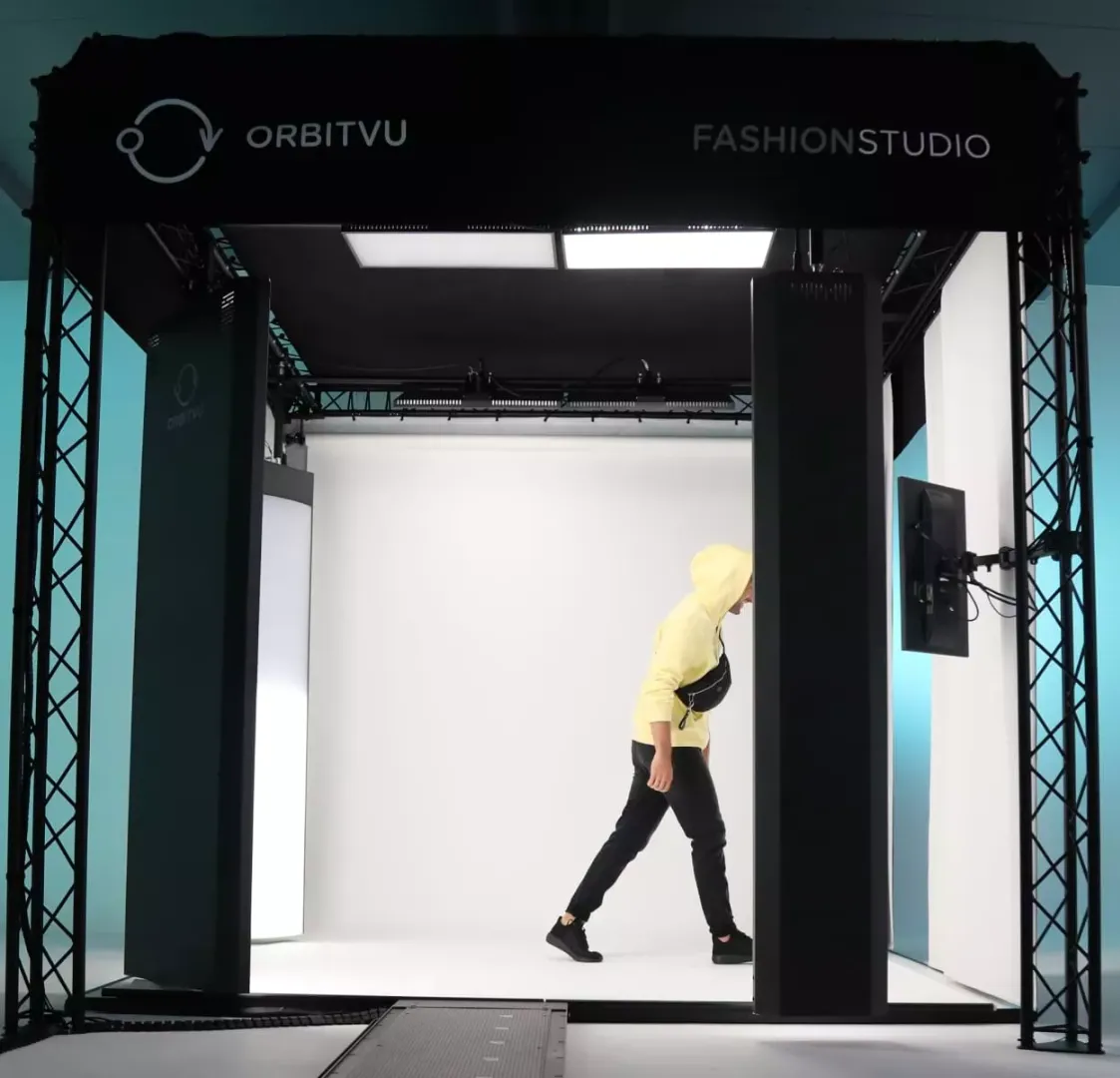 Sesión rápida de fotografía de modelos en vivo con el estudio Orbitvu