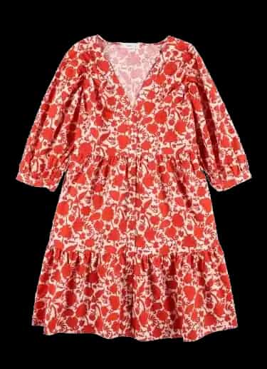 Vestido floral rojo como ejemplo de fotografía flat lay