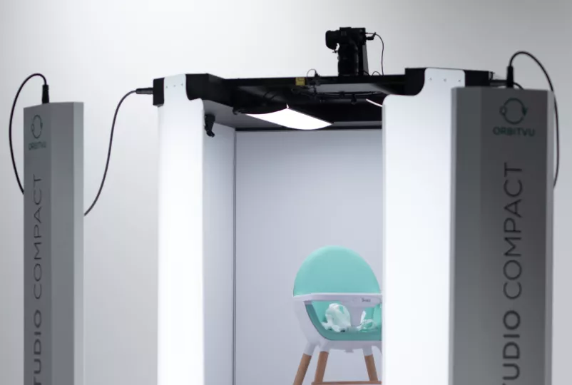 Luces LED producidas internamente en Alphastudio Compact