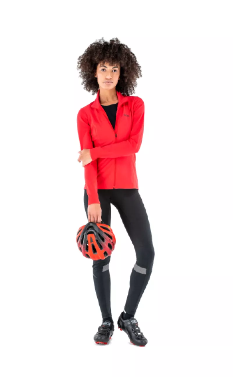 Packshot de mujer con indumentaria de ciclismo